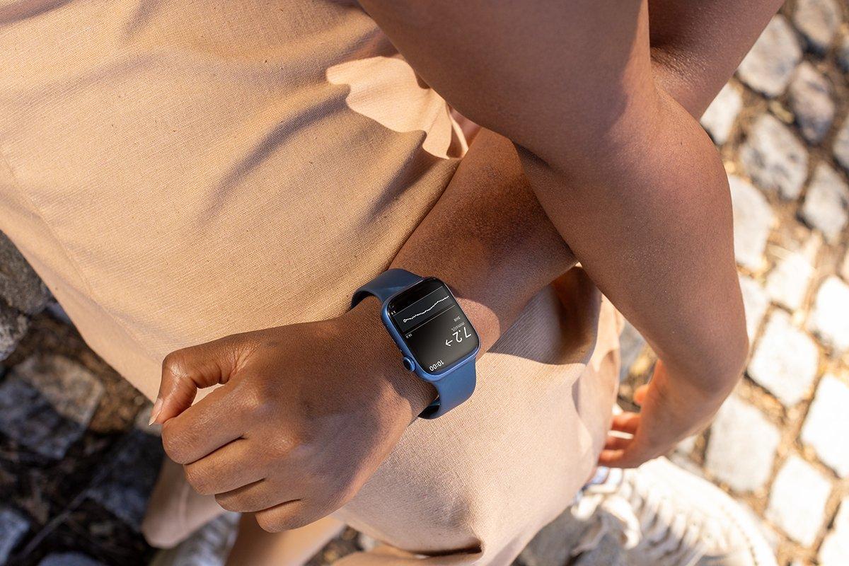 A woman uses her apple watch to view her glucose levels without pricking her finger. 